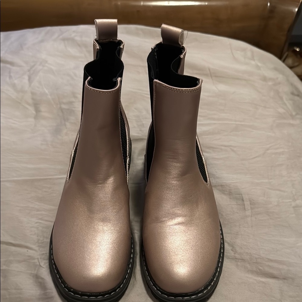Corkys Light Pink Ankle Boots with Metallic Finish Size 9